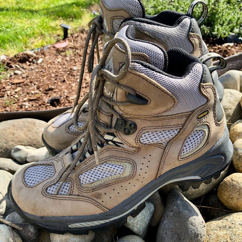 Vasque Women’s Waterproof Hiking Boots Size 8.5